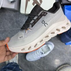 کتونی برند on