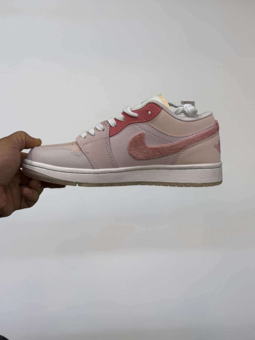 Alternative view of کتونی دخترانه نایکی جردن ۱ nikejordan1